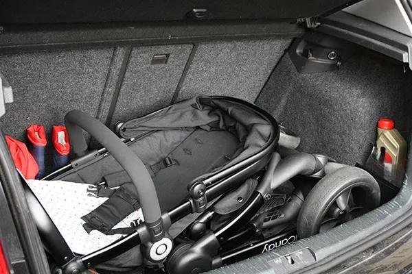 icandy peach in car boot (trunk)